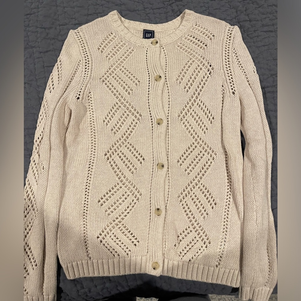 NWT Women’s Gap cable sweater in size medium